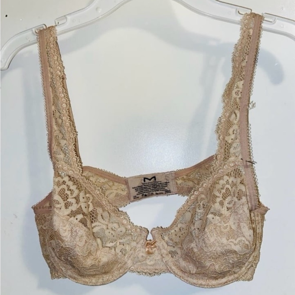 Elegant Lace Underwire Bra in Cream